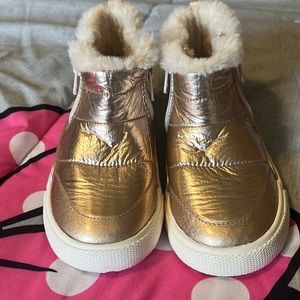 Cat and Jack size 8 toddler booties! Rose gold/gold color